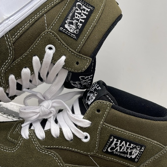Vans WMNS Skate Half Cab Dark Olive
VN0A5FCDDOL
Sneakers - Picture 15 of 16